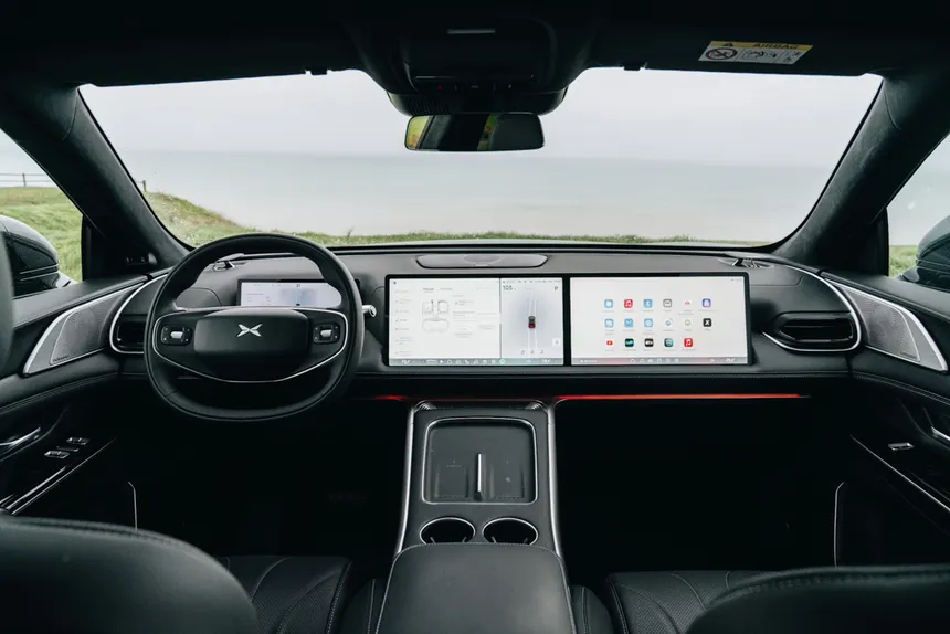 Intérieur du Xpeng G9 du Taxi de Juziers